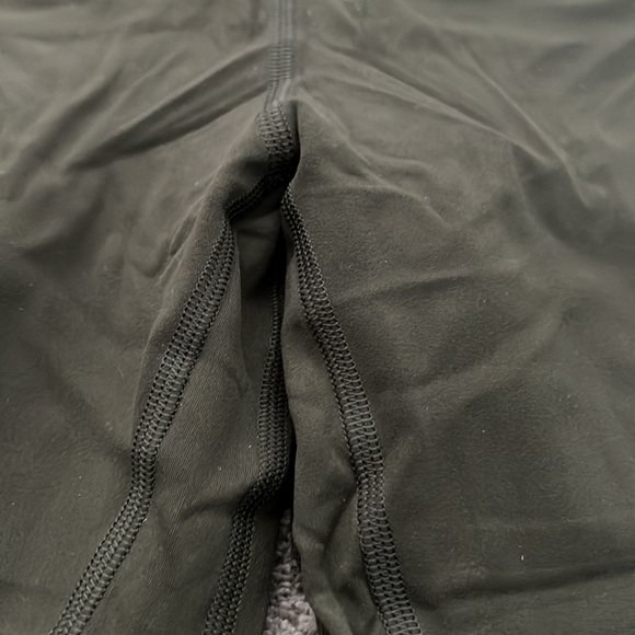 Army green lululemon leggings size 2 EUC - Picture 2 of 7